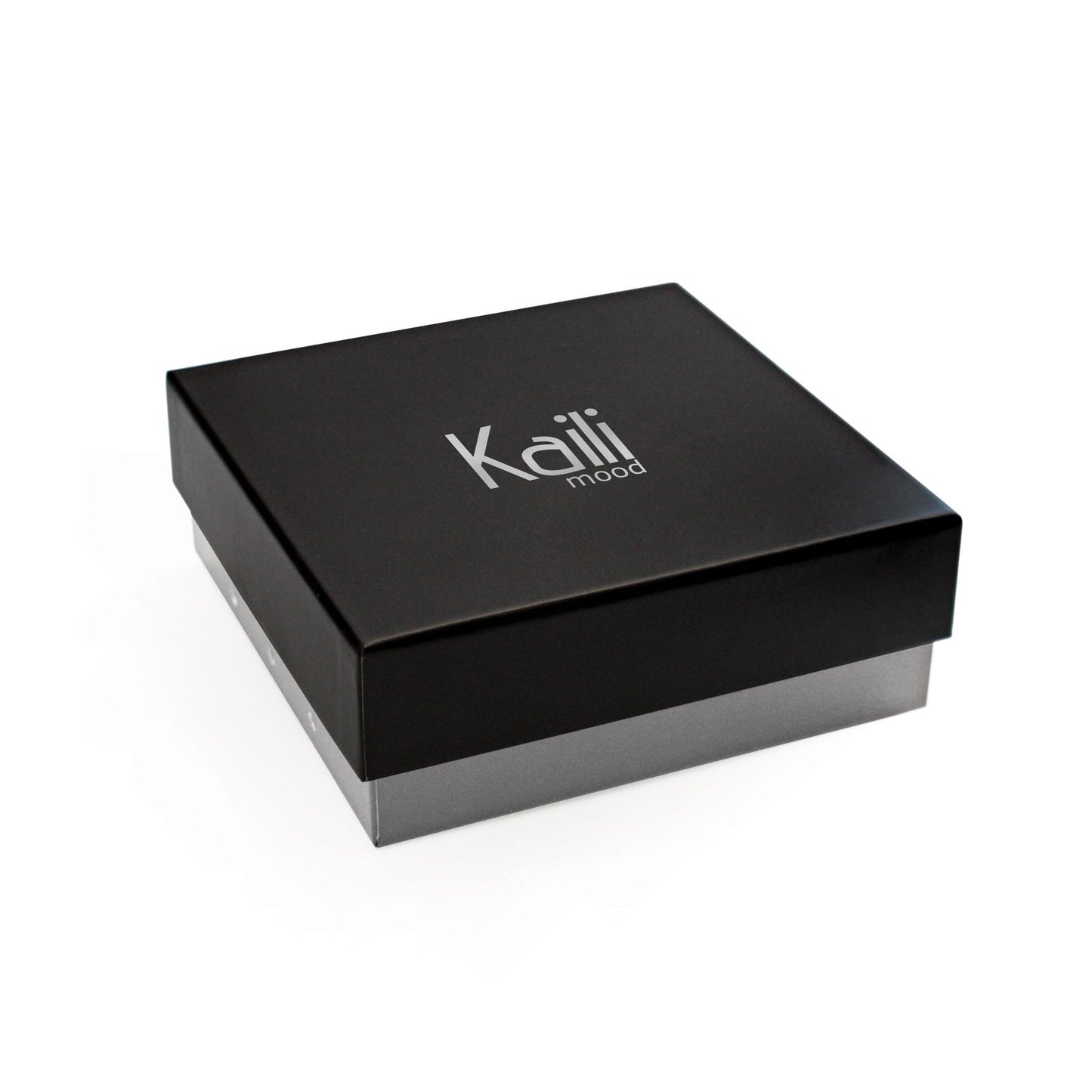 K4004JB | Cintura Intrecciata in Elastico/Pelle. Colore Blu/Ecrù. Fibbia Nickel Satinato. Dimensioni: cm 120x3,5x0,5 (giro vita cm 105). Confezione: Gift Box rigido fondo/coperchio