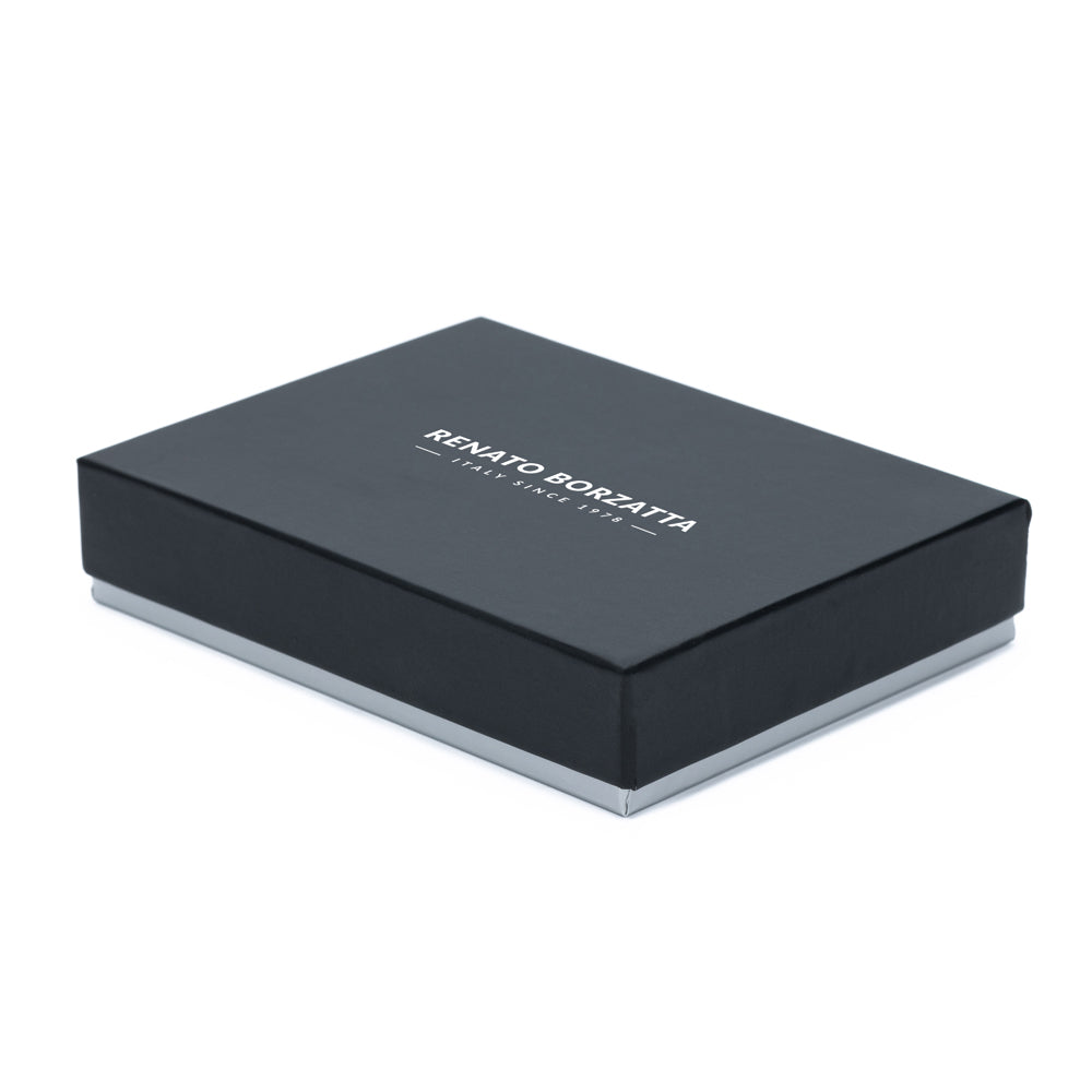 RB12129A | Portafogli Donna in Vera Pelle pieno fiore, grana dollaro/leggera. Colore Nero. Protezione RFID. Dimensioni da chiuso: cm 18,5 x 10 x 3. Confezione: Scatola regalo fondo/coperchio
